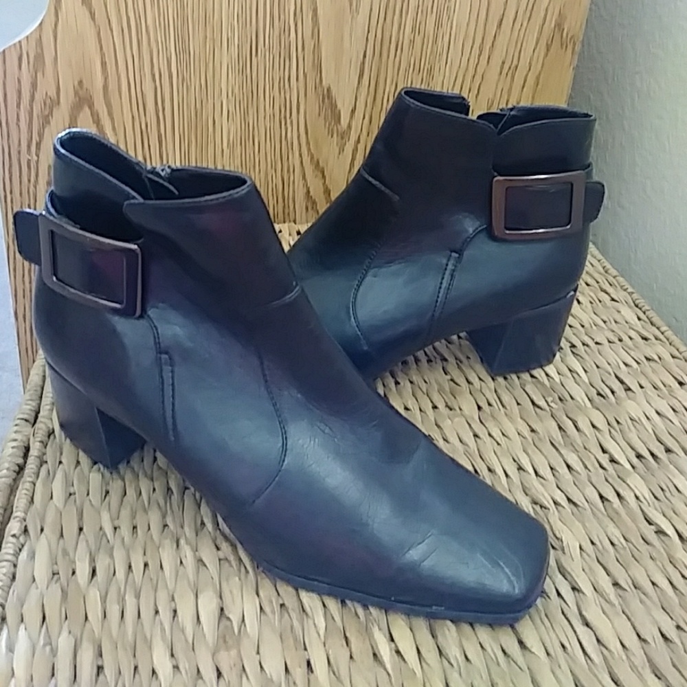 Liz Claiborne boots